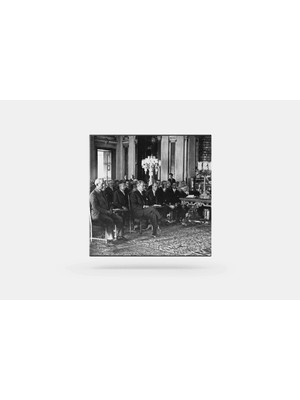 Fotolyo Atatürk Tablosu; Dolmabahçe Sarayında. Siyah - Beyaz, Kare