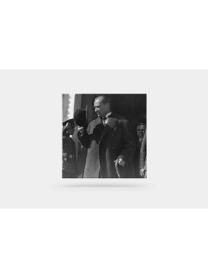 Fotolyo Atatürk Tablosu; Halkı Selamlarken 1. Siyah - Beyaz, Kare