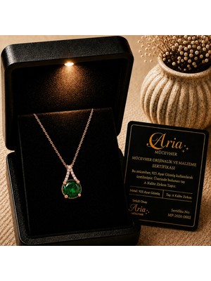 Eva's Jewellery Diamonds Zümrüt Zirkon Taşlı Kolye Sertifikalı ve Işıklı Hediye Kutulu, 925 Ayar Gümüş 18 Ayar Gerçek Altın Kaplama