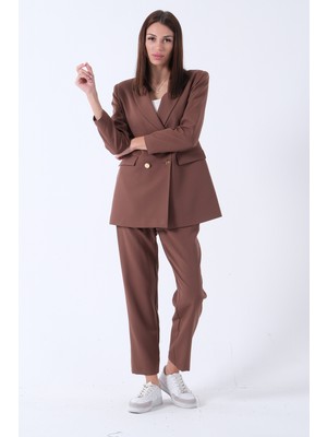 Feminist Açık Kahverengi Kadın Dört Düğmeli Kruvaze Blazer Ceket & Pantolon Takım 0106305