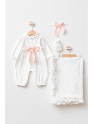 Pugi Baby Müslin Dantel Detaylı Kız Bebek Tulum Şapka Battaniye Seti