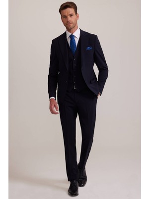 Erkek Koyu Lacivert Sivri Yaka Slim Fit Yelekli Takım Elbise