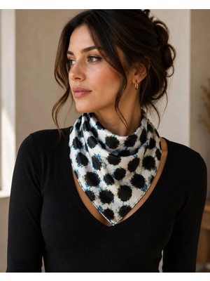 Bymiel Kadın Beyaz Mavi Leopar Desenli Saten Kare Fular Eşarp Saç ve Boyun Aksesuarı 55X55