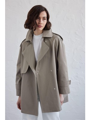 Manuka Kadın Oversize Kısa Trençkot – Pamuk Polyester, Düz Desen, Rüzgarlık ve Apoletli, Çağla Yeşili Baharlık