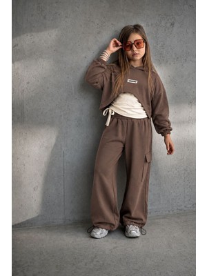 Miniğimin Cicileri Büzgü Detaylı Crop Sweatshirtlü Kargo Pantolon Kız Çocuk 3’lü Takım - Kahverengi