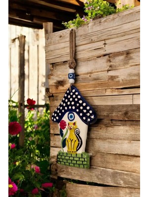 Revard Home Nazar Boncuklu Sevimli Kedi ve Lacivert Ev Figürlü Seramik El Yapımı Dekoratif Duvar Süsü 16X23 cm