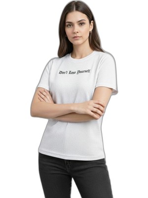 YM PAZARLAMA Kadın Wafıl Kumaş Tişört Regular Kalıp Bisiklet Yaka Baskılı T-Shirt - Beyaz