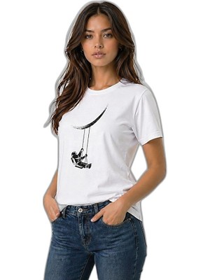 YM PAZARLAMA Kadın Astronot Ay Temalı Tişört Kısa Kol Yazlık Bisiklet Yaka T-Shirt - Beyaz