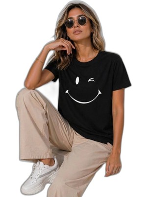 YM PAZARLAMA Kadın Minimal Gülümseyen Yüz Baskılı Tişört Kısa Kol Yazlık T-Shirt - Siyah