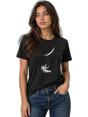 YM PAZARLAMA Kadın Astronot Ay Temalı Tişört Kısa Kol Yazlık Bisiklet Yaka T-Shirt - Siyah