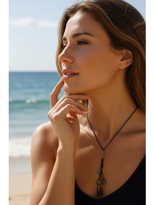 Moda Accessories Kalp ve Metal Kare Daire Detaylı Firuze Taşlı Uzun Kolye