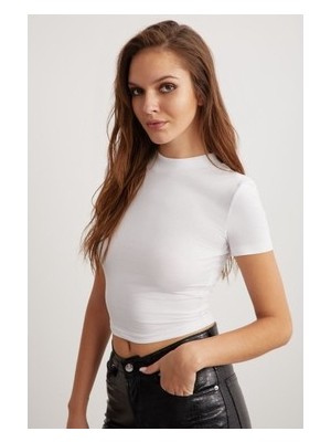 Adalı Store Beyaz Kadın Slim Fit Kısa Kollu Bluz ile Günlük Şıklık