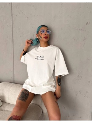 Tarz Yeri Kadın Baskılı Kısa Kol Oversize T-Shirt - Beyaz