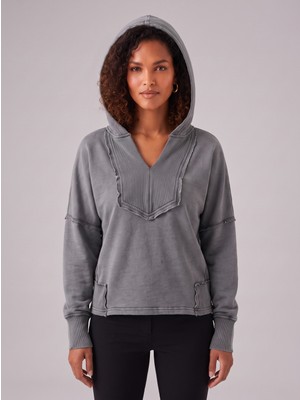 Bold & Young Kadın Gri V Yaka Dikiş Detaylı Parça Boya Yıkama Efektli %100 Pamuk Kapüşonlu Sweatshirt