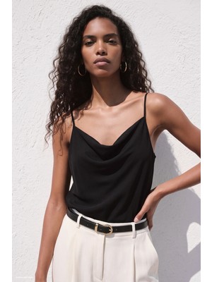 Sateen Askılı Degaje Yaka Bluz - Siyah