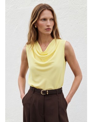 Sateen Degaje Yaka Kolsuz Bluz - Sarı