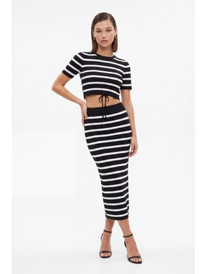 Cemo Siyah Beyaz Çizgili Ipli Crop T-Shirt ve Midi Etek Triko Ikili Takım