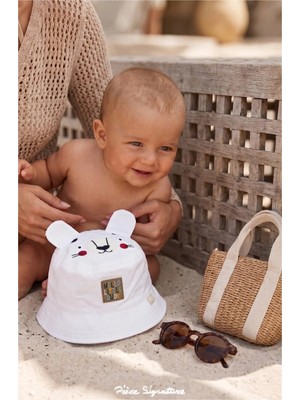 PIECE SIGNATURE Bebek Cildiyle Dost, Terletme Yapmayan %100 Cotton Bebek Plaj ve Yazlık Şapka ( 0-18 Ay ) ( Size 43-46 cm )