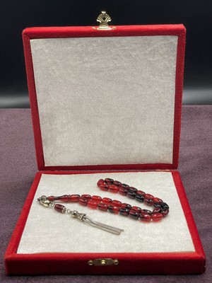 Lineacraft Alpaka Zincir Püsküllü Çift Renk Sıkma Kehribar Tesbih (Kırmızı-Siyah, 7X11 Mm)