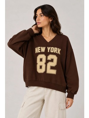 Vadon 1046 Kadın V Yaka New York Baskılı 3 Iplik Pamuklu Sweatshirt Kahverengi