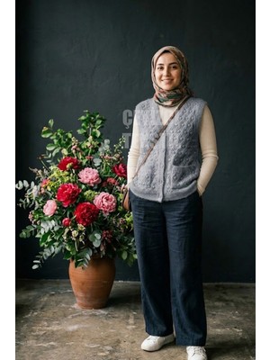 Yumoş Ponpon Düğmeli Yelek - Gri