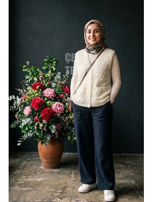 Yumoş Ponpon Düğmeli Yelek - Krem