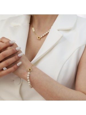 Nox Jewelry 14 Ayar Altın Kaplama 925 Ayar Gümüş 6 mm İnci ve Ataç Zincirli Kadın Bileklik- CBP00143