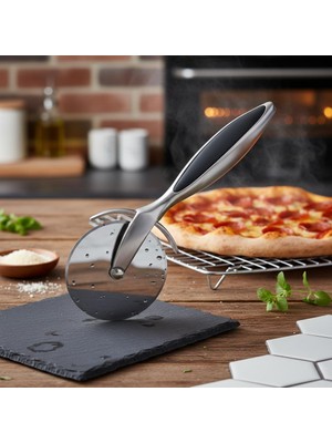 Özkaya Store Paslanmaz Çelik Pizza Dilimleyici ve Kesici - Ergonomik Saplı Profesyonel Hamur Kesme Bıçağı - Parmak Koruyuculu Keskin Döner Bıçak