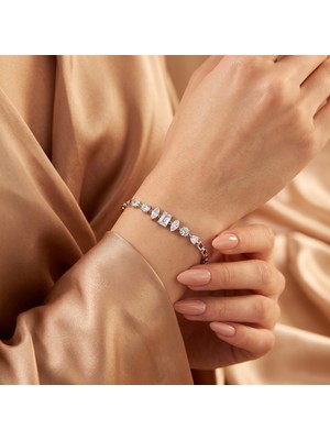 Xuping Jewelry Vıp Seri 316L Çelik Gümüş Renk Baget Merkezli Işıltılı Su Yolu Bileklik 19,5 cm