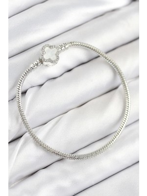 Inure Jewelry Pirinç Charm Zirkon Taşlı Yonca Model Gümüş Renk Kadın Bileklik