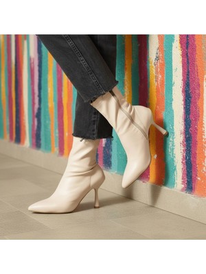 Dabab Shoes MARYA Kadın Bej Streç Cilt Sivri Burun Sıcak Astarlı Fermuarlı 7 Cm İnce Topuklu Bot Bootie