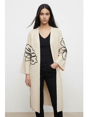 Şiir Trefe Yumuşak Dokulu Süzene Nakış ve Yırtmaç Detaylı Rahat Kalıp Kadın Triko Hırka & Ceket & Kimono & Tesettür Hırka
