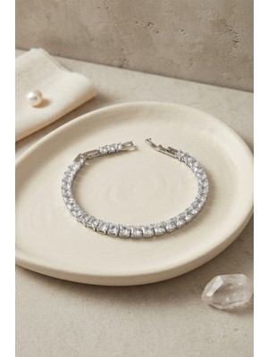 Zenviaa Pirinç Gümüş Renk Kare Zirkon Taşlı Su Yolu Kadın Bileklik TJ-BB8894 Zenviaaggg
