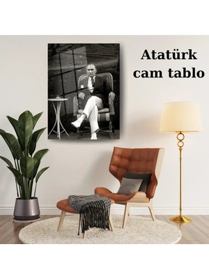 Mgi Design Atatürk Hasır Sandalyede Oturma Pozu Şık Siyah Beyaz Temperli Cam Tablo