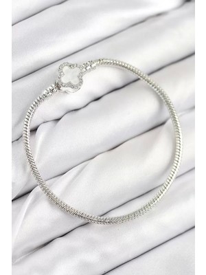 Pirinç Charm Zirkon Taşlı Yonca Model Gümüş Renk Kadın Bileklik - TJ-BB7799