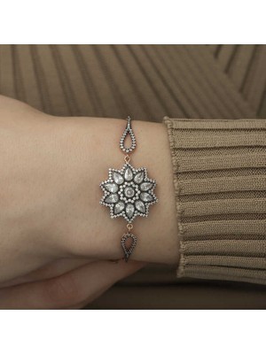 Inure Jewelry ​Gümüş Rose Çiçek Desenli Elmas Montür Bileklik