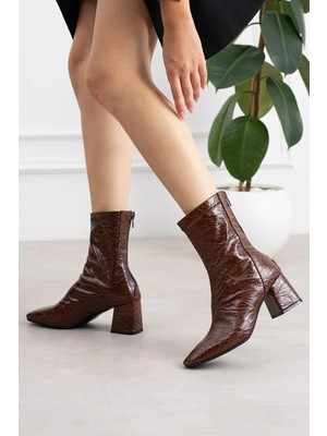 Dabab Shoes Janıce Kadın Acı Kahve Küt Kare Burun Kırışık Desenli Rugan Streç Arkadan Fermuarlı 6 cm Kalın Topuklu Bot Bootie