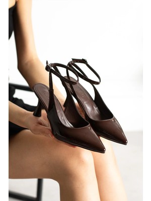 Dabab Shoes Julıette Kadın Acı Kahve Rugan Sivri Burun Bilekten Bantlı 7 cm Ince Topuklu Slingback Ayakkabı