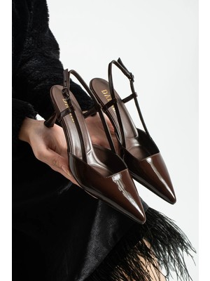 Dabab Shoes Lıya Kadın Acı Kahve 6 cm Ince Topuklu Bilekten Bantlı Arkası Açık Tokalı Sivri Burun Rugan Ayakkabı