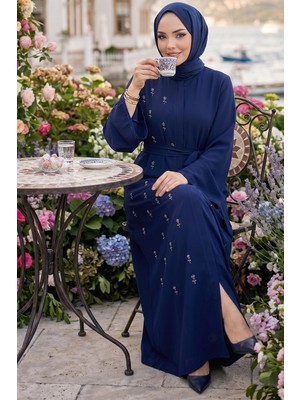 Hafsa Mina Kuşaklı Çiçek Taşlı Ferace Lacivert HM2853