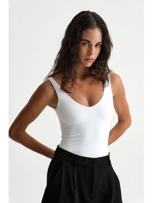Açelya Okcu Premium Darcy V Yaka Bodysuit