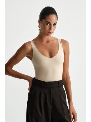 Açelya Okcu Premium Darcy V Yaka Bodysuit