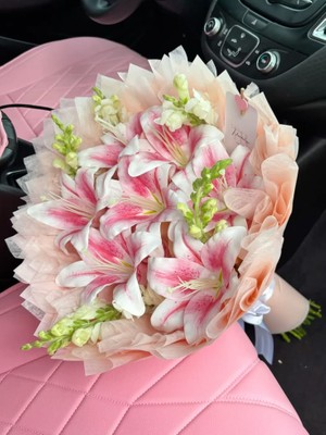 Lady Flowers Solmayan 7 Li Lilyum Buketi Sevgiliye Özel Unutulmaz Hediye Yapay Çiçek