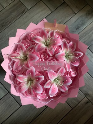 Lady Flowers Solmayan 10 Lu Lilyum Buketi Doğum Günün Kutlu Olsun Yazılı Happy Birthday Sevgiliye Özel Unutulmaz Hediye Yapay Çiçek
