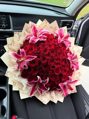 Lady Flowers Solmayan 30 Lu Gül ve 6 Adet Lilyum Buketi Sevgiliye Özel Unutulmaz Hediye Yapay Çiçek