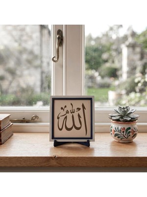 Esranın Dünyası Lafzatullah (Allah) Yazılı Masaüstü Dekoratif Hediye, Ev Ofis Için Şık Hat Sanatı Tasarımı 10X10 cm