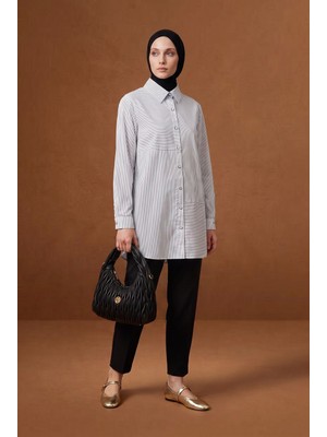 Armine Trend Çizgili Asimetrik Blok Detaylı Düğmeli Uzun Kollu Oversize Gömlek Tunik 90 cm Boy Siyah 26YT490