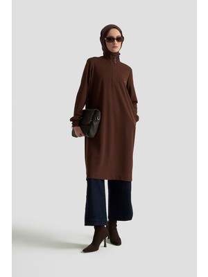 Armine Trend Yarım Fermuarlı Dik Yaka Uzun Kollu Rahat Kesim Basic Uzun Tunik 107 cm Boy Kahverengi 26KT456