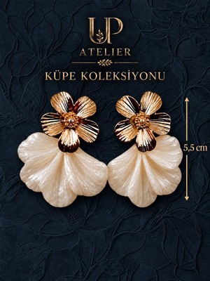 Up Atelier Beyaz Yapraklı Gold Çiçek Küpe 5,5cm