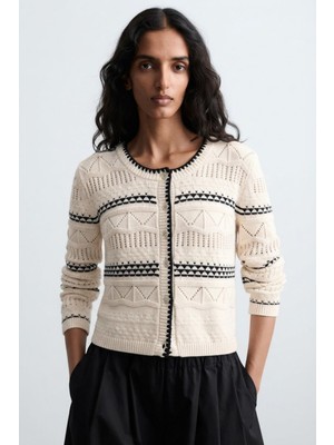 Soft & Basic Kadın Kontrast Fırfırlı Crop Triko Hırka Geometrik Desenli Düğmeli Hırka